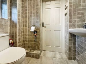 Downstairs wc- click for photo gallery